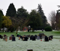 Un fotograf amator a facut o poza intr-un cimitir si s-a speriat cand a vazut pozele. Detaliul observat de prietenii lui