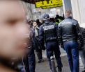 Focuri de arma in nordul Parisului. Un barbat inarmat cu un cutit a fost impuscat mortal in fata unei sectii de politie