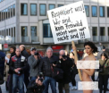 Protest inedit in fata catedralei din Koln. Motivul pentru care o tanara s-a dezbracat complet in fata oamenilor