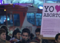 Mii de oameni au marsaluit pe strazile capitalei din Chile pentru a sprijini legalizarea avorturilor
