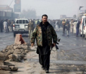 Atac sinucigas in Pakistan, cu cel putin 10 morti si 20 de raniti. Autorul a intrat cu motocicleta intr-o masina de politie