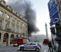 Celebrul hotel Ritz din Paris a luat foc. Flacarile au izbucnit la ultimul etaj al cladirii - VIDEO