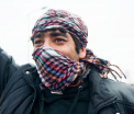 Portul de la Calais, inchis. Momentul in care zeci de imigranti au urcat cu forta pe un feribot spre Marea Britanie - VIDEO