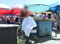 La limita existentei. O mama e nevoita sa vanda la piata cu copilul de 8 luni in brate