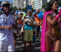 "Zika nu, carnaval da!" lozinca momentului la Rio de Janeiro. Petrecere in strada cu animale inainte de Carnavalul de la Rio