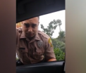 O americanca a urmarit in trafic un politist care mergea cu viteza. Ce s-a intamplat dupa ce amandoi au oprit pe dreapta - VIDEO