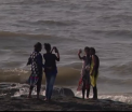 Autoritatile din India iau masuri dupa valul de decese. In 16 locuri din Mumbai selfie-urile vor fi interzise