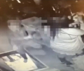 Imaginile in care o gravida cade prin trapa din podea, lasata deschisa. Amenda primita de clubul in care s-a intamplat totul