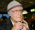 Proprietarul Ikea, miliardarul Ingvar Kamprad, a dezvaluit ca isi cumpara haine second hand pentru a face economii - VIDEO