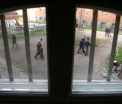 Tara in care detinutii umbla liberi prin orase si au propriile chei. Cum functioneaza cel mai permisiv sistem de detentie