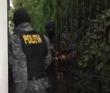 A crezut ca fiul ei i-a trimis cadou stripperi deghizati in trupe DIICOT. Surpriza de care a avut parte o femeie