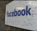 "Imaginea poate contine: oameni, zambete, soare". Functia introdusa marti de Facebook pentru cei nevazatori - VIDEO