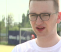 Un francez de 19 ani si-a propus sa ii invete pe copiii dintr-un cartier din Bucuresti ce este fericirea. Cum isi explica gestul
