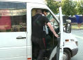 Calatoresc pe parbriz sau prinsi in usa. Aglomeratie de nedescris in transportul public: "Nu scoateti microbuzele"