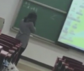 Ce a patit o studenta dupa ce profesorul a prins-o folosind telefonul la curs. Imaginile au ajuns pe internet