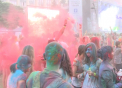 Nimeni nu a mers acasa cu hainele intacte. Piata Marii Adunari Nationale s-a colorat la propriu!