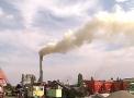 Locuitorii unui sat din Rezina nu pot respira din cauza unei minifabrici de asfalt: "Ne intra tot fumul in case"