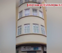 Imagini tulburatoare surprinse in Spania. O femeie pe jumatate dezbracata a sarit din calea focului, de la etajul 3 - VIDEO