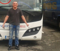 S-a pozat in fata autocarului cu care era in pelerinaj si a inghetat de groaza cand a privit imaginea. Ce a surprins camera