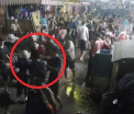 O familie de turisti, batuta crunt pe strada, de niste tineri in Thailanda. Ce a patit un trecator care a sarit sa ii ajute