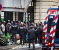 O tabara ilegala cu peste 1.000 de migranti, evacuata din nou in nordul Parisului. Unde au fost trimisi de politie. VIDEO