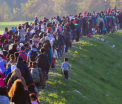 Statele care refuza sa primeasca refugiati, amenintate de UE cu amenzi uriase. Romania risca sa plateasca 1,6 miliarde euro