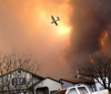 Un oras intreg din Canada a fost evacuat, in urma unui incendiu de proportii. 100 de pompieri s-au luptat sa stinga flacarile - VIDEO 