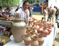 "Sa construiesti o casa, sa faci un copil si... sa pui mana pe lut!". Mesteri din toata tara si-au etalat maiestria la Festivalul Olarilor