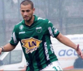 Fotbalist impuscat in fata casei sale, in timp ce isi proteja familia de hoti. Totul a fost filmat de camere - VIDEO