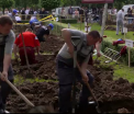 O competitie de sapat morminte a strans zeci de gropari dornici sa-si arate abilitatile: "Ne-am dori sa fim mai respectati"