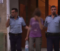 Femeia banuita ca si-a ucis fiica de 3 ani ar fi stat 2 zile cu cadavrul ei in casa. Detaliul socant descoperit de procurori
