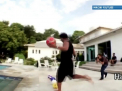 Ronaldinho si-a aratat clasa intr-un show televizat. Exercitiul la care a fost provocat intr-o piscina