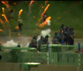 Incidente violente in mai multe orase din SUA. Sute de manifestanti s-au batut cu politistii, inarmati cu pietre si artificii