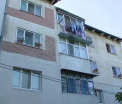 Scene de cosmar in Iasi, dupa ce un baietel de 2 ani a cazut de la fereastra. Ce risca mama copilului