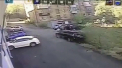 Video care a devenit viral pe internet: O soferita incearca sa iasa din parcare, insa ajunge intr-o prapastie