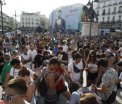 Vanatoare de pokemoni in masa, intr-o piata din centrul Madridului. Peste 3.000 de tineri s-au jucat pe telefoane. FOTO