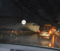 Un avion DHL a ratat aterizarea si s-a prabusit pe o sosea de langa aeroport, in Italia. Primele imagini de la fata locului
