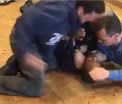 Clipul in care politistii newyorkezi bat mar un barbat de culore aflat la pamant nu este ceea ce pare. Pozitia autoritatilor
