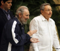 Dictatorul care a supravietuit catorva sute de tentative de asasinat a facut 90 de ani. Mii de cubanezi au dansat pe strazi