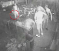 Barbatul care a amenitat cu arma mai multi studenti in fata unui camin din Bucuresti s-a predat si este audiat de politie