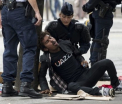Franta anunta ca va continua dezafectarea "Junglei din Calais". Cati imigranti se afla in acel loc in prezent