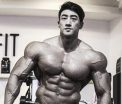 Barbatul cu cel mai faimos abdomen de pe Instagram. Cum arata inainte "Arnold Schwarzenegger al Asiei". FOTO