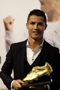 Cel mai bun marcator din campionatele europene: Cristiano Ronaldo a primit Gheata de Aur pentru a 3-a oara in cariera