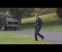 Momentul in care Barack Obama a realizat ca si-a uitat telefonul in casa si s-a intors dupa el. "Este si el om ca noi" 
