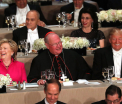 Donald Trump, huiduit la un dineu caritabil dupa ce a facut-o corupta pe Hillary. Discursurile ironice ale celor doi - VIDEO