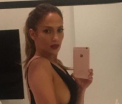 Fotografia cu care Jennifer Lopez vrea sa rupa internetul. Ipostaza in care s-a pozat cantareata, la 47 de ani