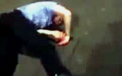 Bataie incredibila intre un bodyguard si un client. L-a ridicat si a dat cu el de asfalt. VIDEO