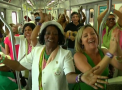 Ziua sambei, la Rio de Janeiro. Brazilienii au dansat pe unde au apucat, chiar si in... trenuri