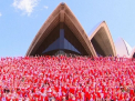 Invazie de Mosi Craciun, in Australia. Mii de persoane costumate au alergat pentru un scop nobil