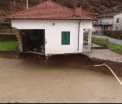 Inundatii devastatoare in Italia. Viiturile au distrus case si poduri, iar sute de persoane au fost evacuate